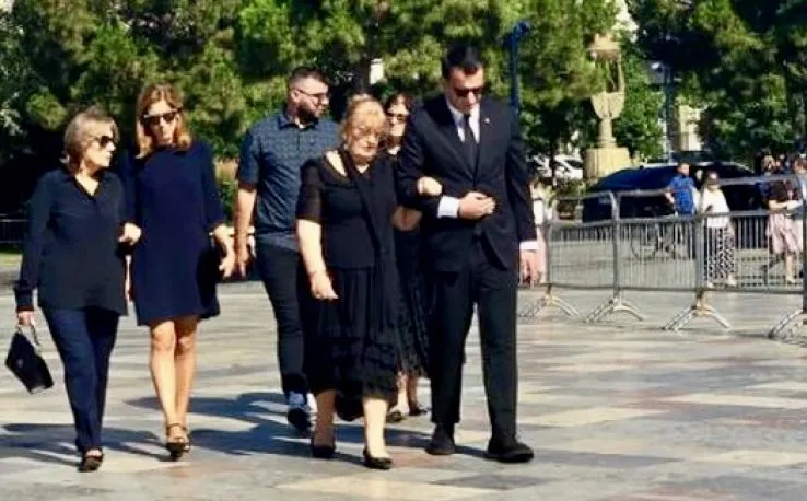 Ra ky mort  me tregu servilosjen e pështyrë për pak propagandë !