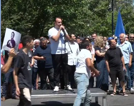 Balliu nga protesta para bashkisë: Kush vjedh më shumë, paguan më shumë!