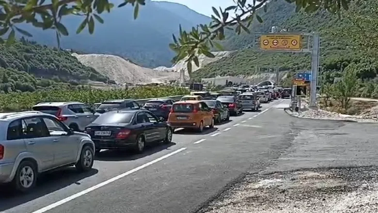 Tuneli i Llogarasë shton pushuesit në plazhet e jugut, trafik kilometrik automjetesh