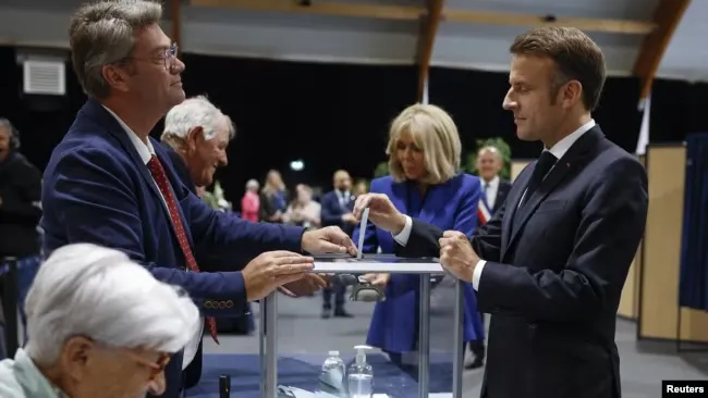 Parashikimet paraprake: E majta fiton shumicën e vendeve në parlamentin francez
