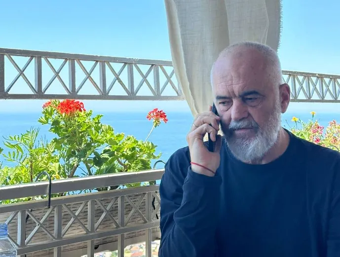 Rama shtyn konkresin  e PS dhe  cakton kandidatin e Tavo në Himare