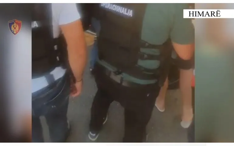 Palasë/ Qarkullonte i armatosur me automjet, arrestohet 25-vjeçari