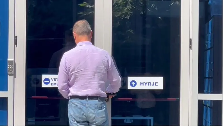 Kryebashkiaku Pjerin Ndreu paraqitet në Prokurorinë e Posaçme