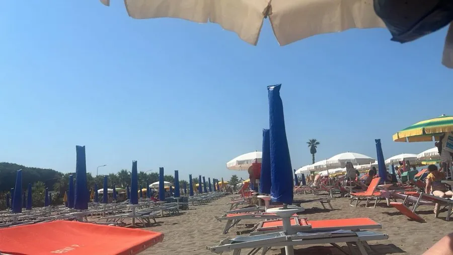 Berisha publikon foton e plazheve bosh: Plasi turizmi…
