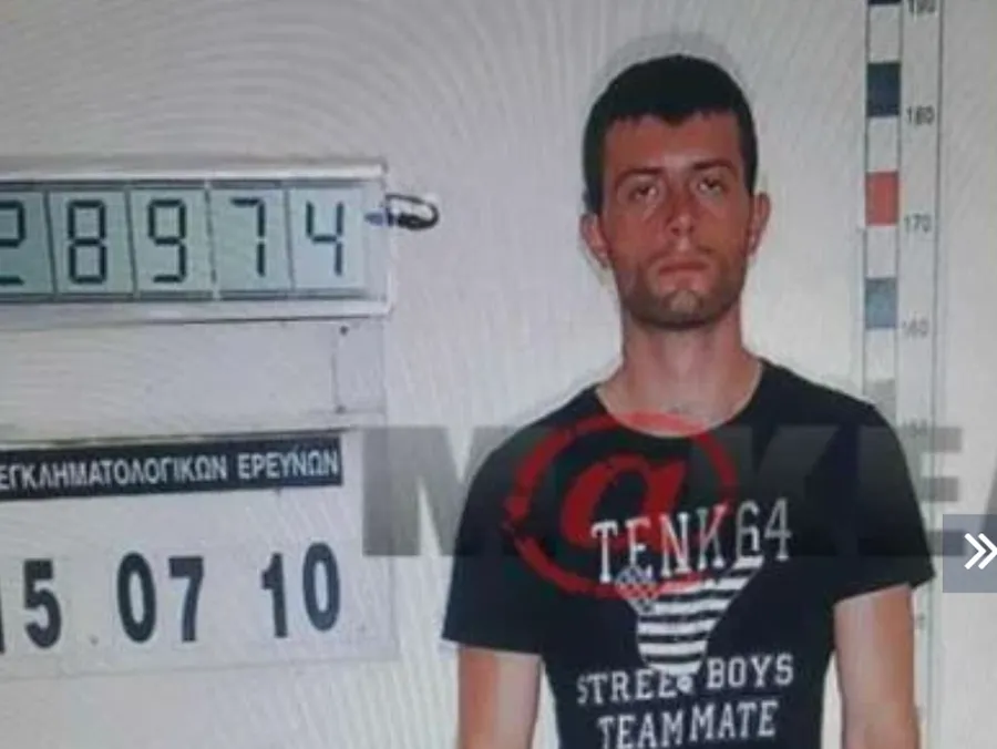 Video/ Publikohen pamjet tronditëse kur dy të burgosurit sulmojnë me thikë Alfons Doçin