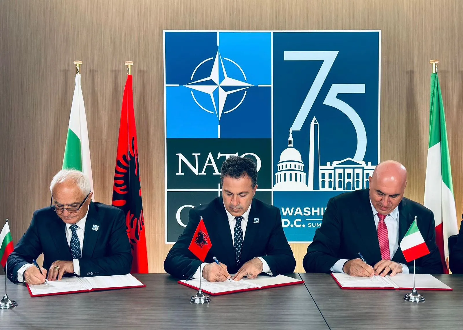 Nënshkruhet dokumenti në Uashington: Lehtësohet lëvizshmëria ushtarake mes Shqipërisë, Italisë dhe Maqedonisë së Veriut