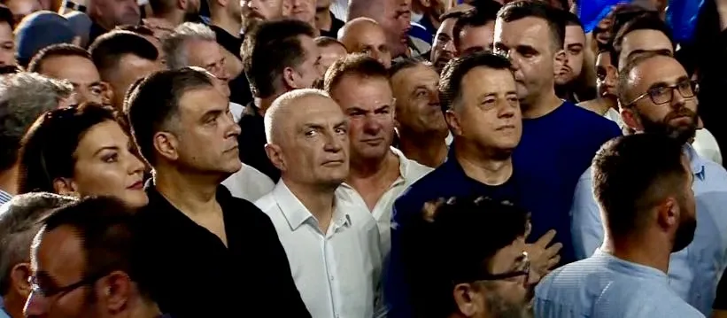 Protesta e opozitës, ja figurat që ishin në shesh mes protestuesve