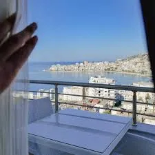 Jugu shtrenjtohet me 25-30% këtë vit, akomodimi fillon nga 60 euro deri në 600 euro në natë