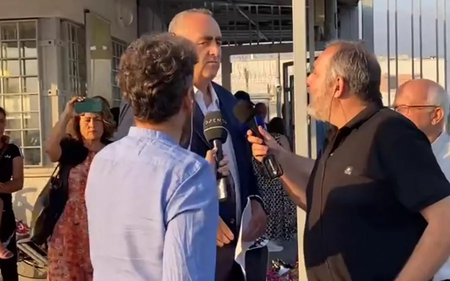 Shtypi grek: Beleri del nga burgu, eurodeputeti i Demokracisë së Re në 12:30 mbërrin së pari në Athinë