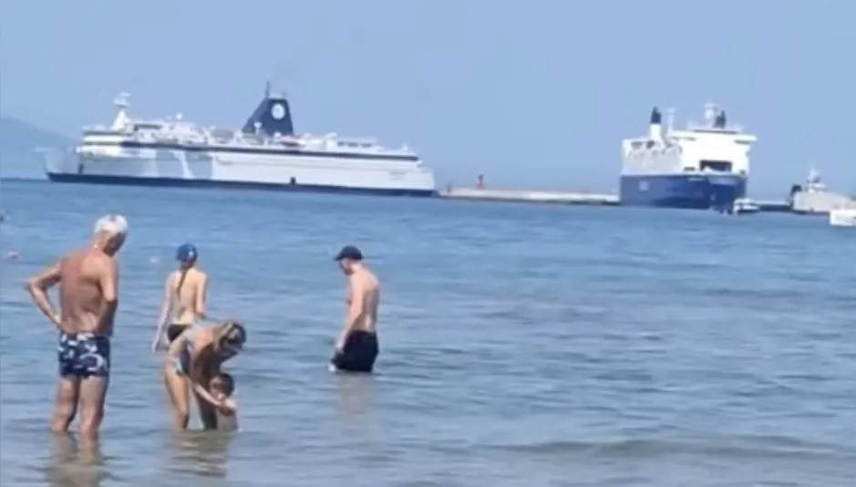 Qytetari i shqetësuar denoncon ndotjen e rëndë në Vlorë: Anijet kanë derdhur vaj, alarm për pushuesit