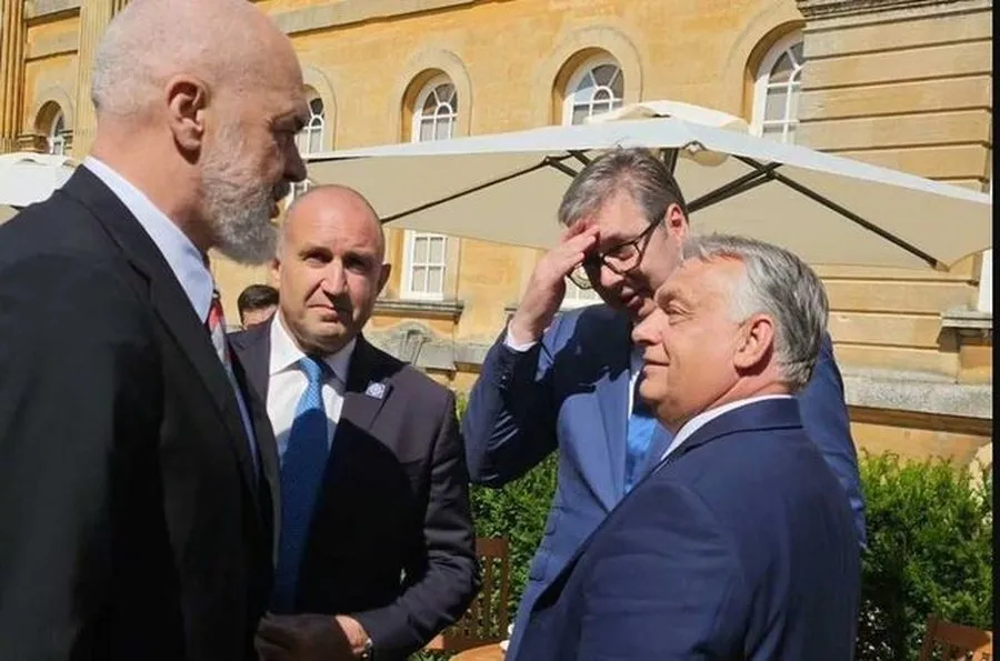 Kryeministri shqiptar  mes 3 filorusëve në Angli