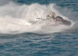 Vau i Dejës/Po lundronte me Jet Ski në liqen bashkë me dy vajzat e tij të mitura, 54-vjeçari përplaset me shkëmbin