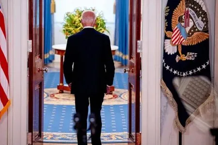 Kush e bindi Joe Biden të tërhiqej nga gara presidenciale?