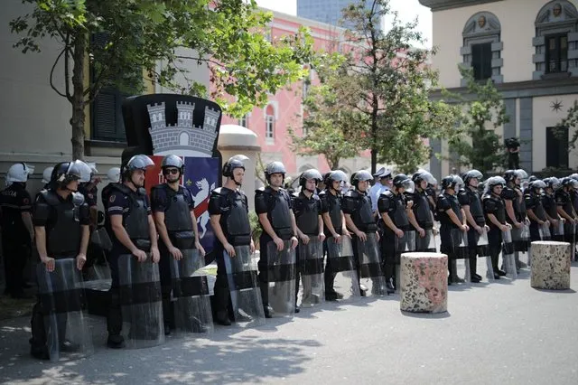 Sot protesta e 19-të para Bashkisë së Tiranës, kërkohet dorëheqja e Veliajt