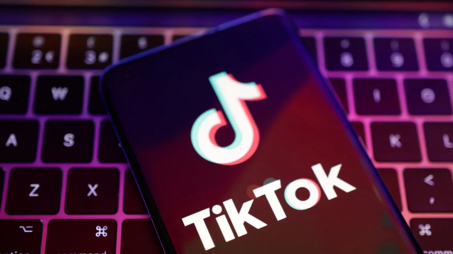 Krijon varësi/ Franca dhe Spanja e detyrojnë TikTok-un të heqë shpërblimin e përdoruesve