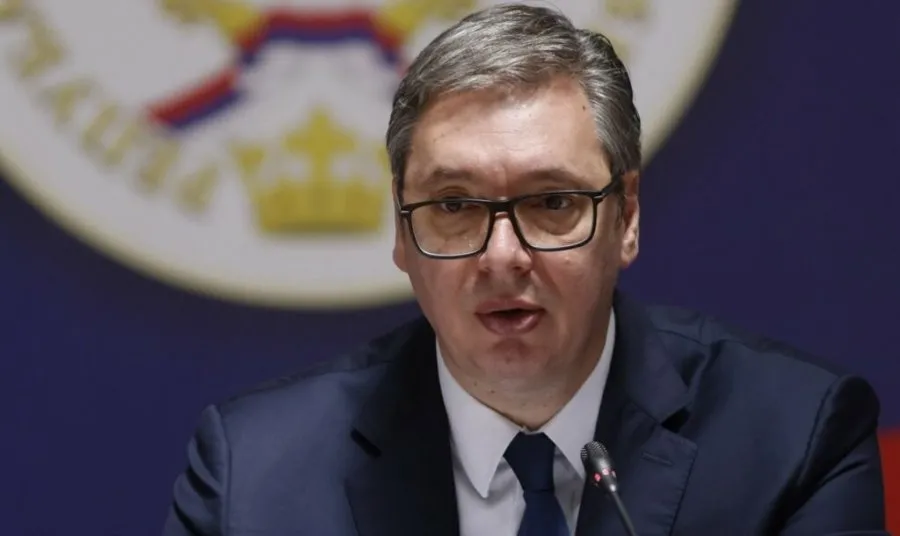 Vuçiç kërcënon pas mbylljes së postave të Serbisë në Veri: Albin Kurti po provokon luftë