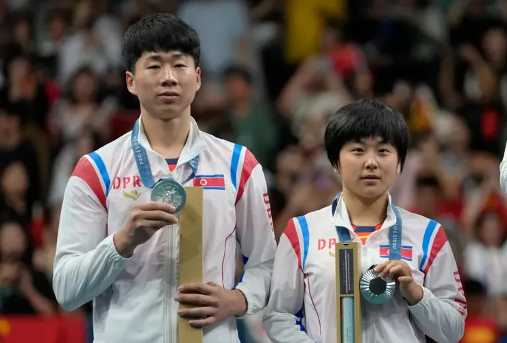 Diktatori Kim Jong Un shpërblen atletët e Koresë së Veriut me dhurata të pazakonta