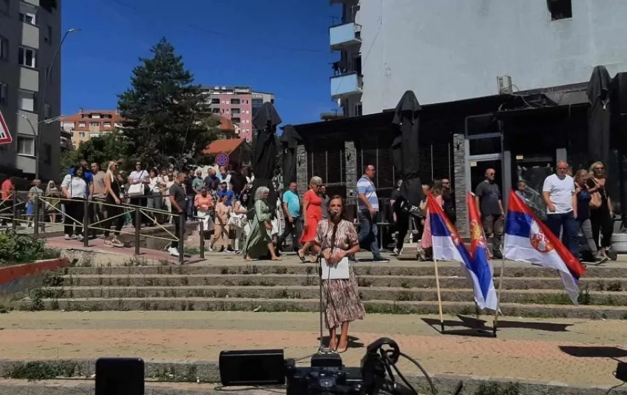 Protesta e serbëve afër Urës së Ibrit, numër modest pjesëmarrësish