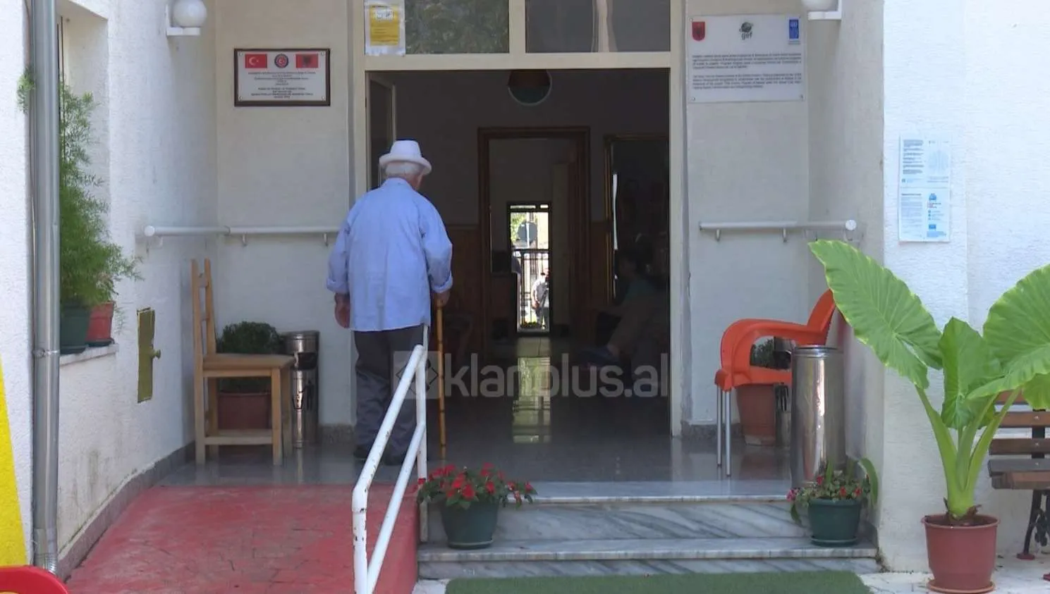 Tiranë/ I moshuari vret me bastun shokun e dhomës
