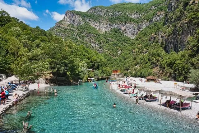 Muzika e lartë dhe turizmi masiv e rrezikojnë  “Tajlandën shqiptare”