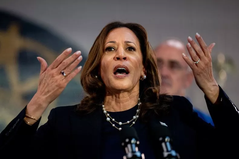 Kamala Harris pëson goditje të dyfishtë në sondazhin përballë Donald Trump