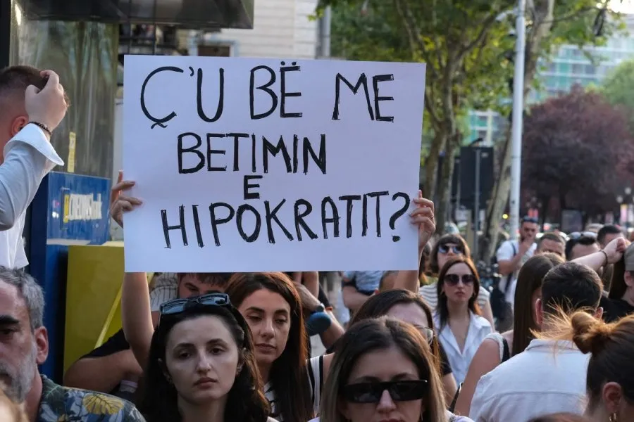 Aktivistët denoncojnë mungesën e medikamenteve jetike në QSUNT