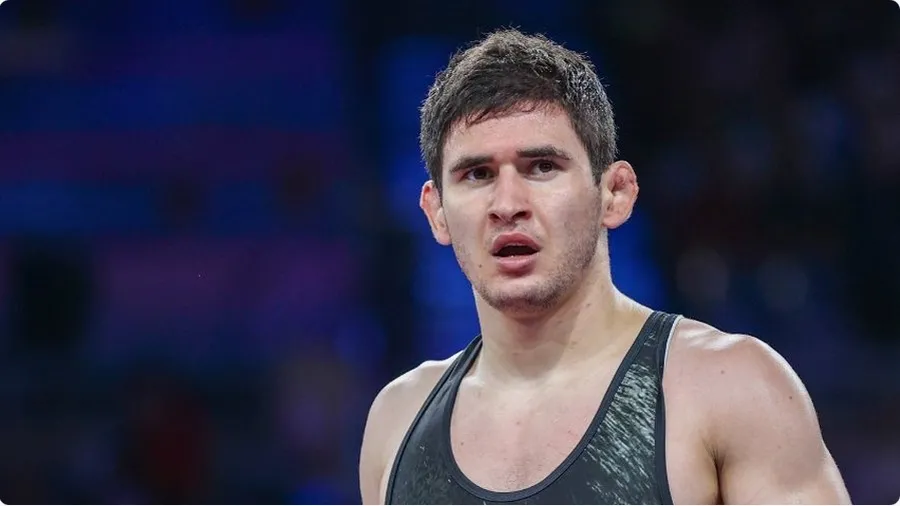 Chermen Valiev i  jep medaljen e parë olimpike Shqipërisë