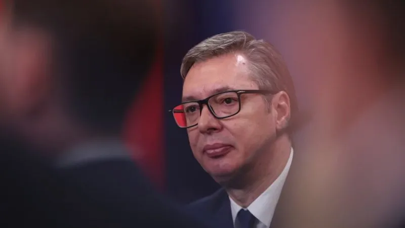 Vuçiç i zemëruar me protestuesit në Beograd, i akuzon si pjesë e një lufte “hibride” të mbështetur nga Perëndimi