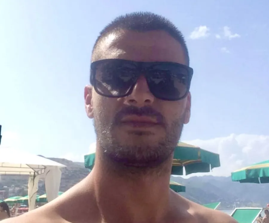Foto/ Arrestohet  i forti i Pogradecit, qëlloi me kallashnikov ndaj 5 personave