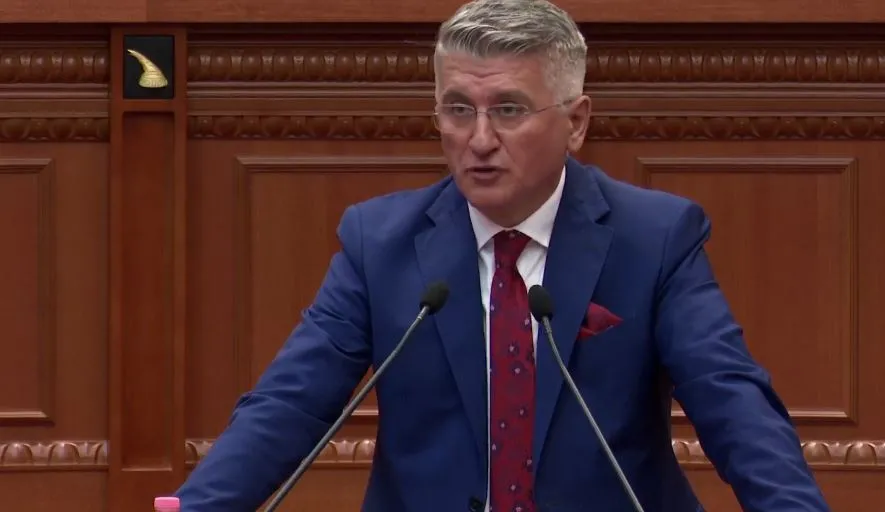 Pse kjo verë nuk është një stinë, por një gjendje shpirtërore ku banaliteti shpërndahet lehtësisht
