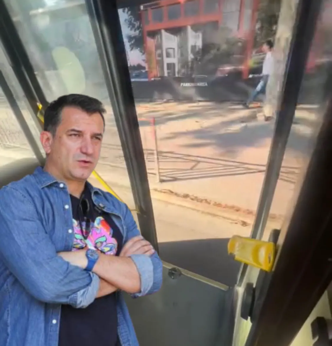 Autobusët e “GreenLine” ecin me dyert e hapura, asnjë siguri për pasagjerët