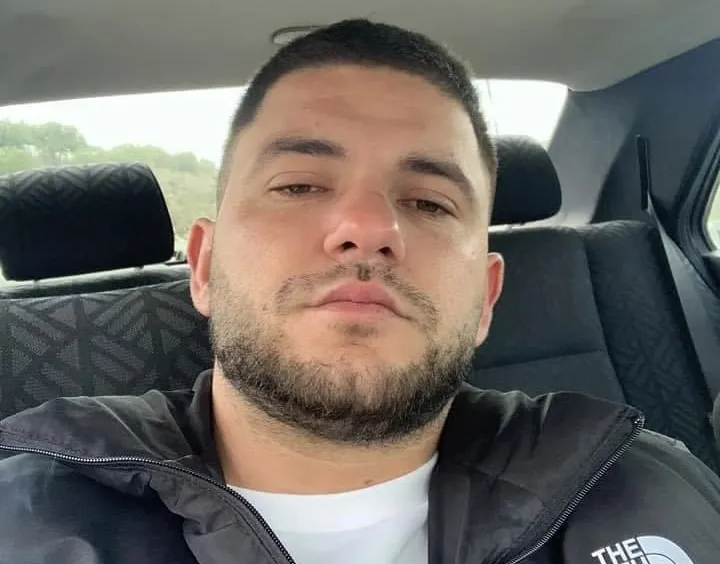 Grushtoi policin për një gjobë, shpallet  në kërkim 28-vjeçari