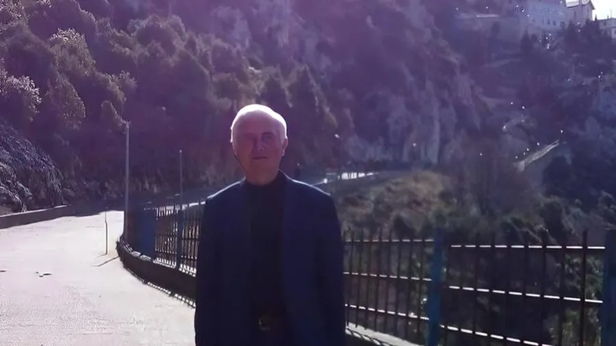 68-vjeçari u vra me breshëri plumbash në banesë, policia shoqëron 10 persona; krimi ende pa autor