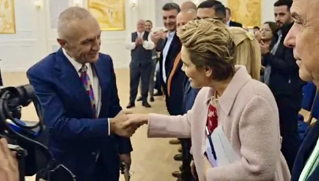 Romanca virtuale e Metës dhe Kryemadhit: Në divorc por jo në “unfollow”