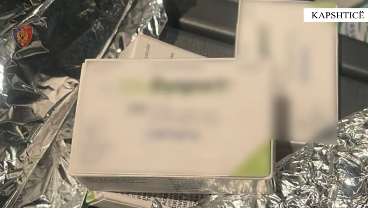 Kapshticë/ 50 pako me ilaçe kontrabandë me autobus, arrestohet 36-vjeçari