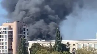 Ukraina sulme masive me dronë drejt Rusisë, rafineritë dhe infrastruktura energjetike, në flakë ndërtesa në Moskë