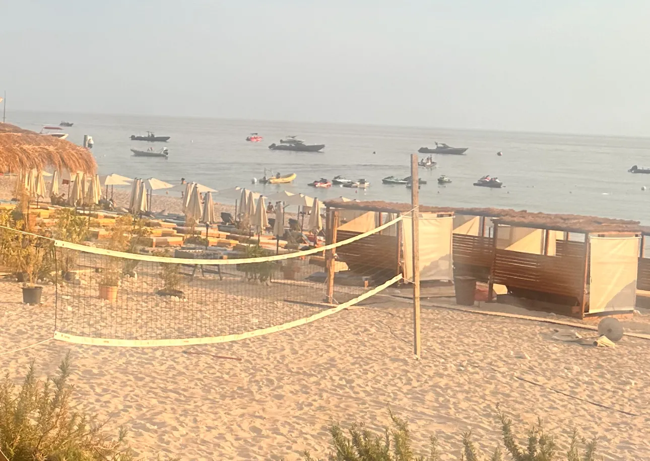 Përkeqësohet cilësia e ujit në plazhe, nga Jugu në Veri, ja pikat me ndotjen më të lartë