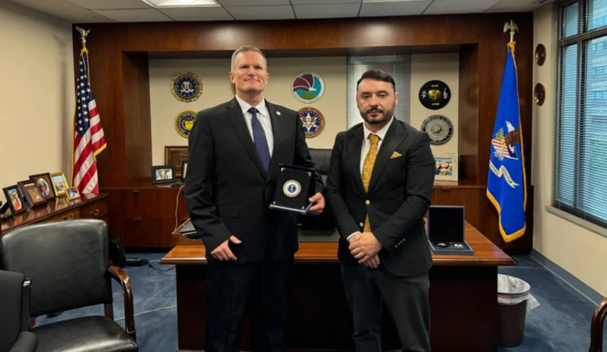 Ambasada amerikane zbardh diskutimet e kreut  të AMP Florian Sulejmani  me drejtorin e ICITAP