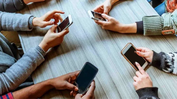 Interneti, komunikimi dhe “publiku egalitar”