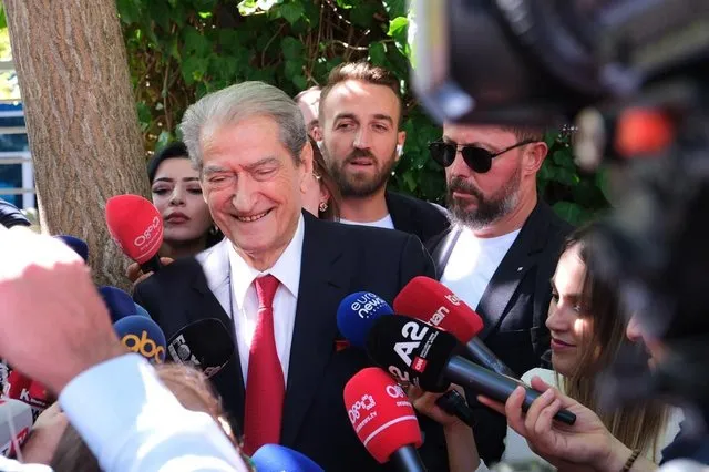 U mor i pandehur, kreu i PD-së s’tërhiqet: Do ketë garë për kryeministër, cilido që dëshiron të vijë të sfidojë Sali Berishën