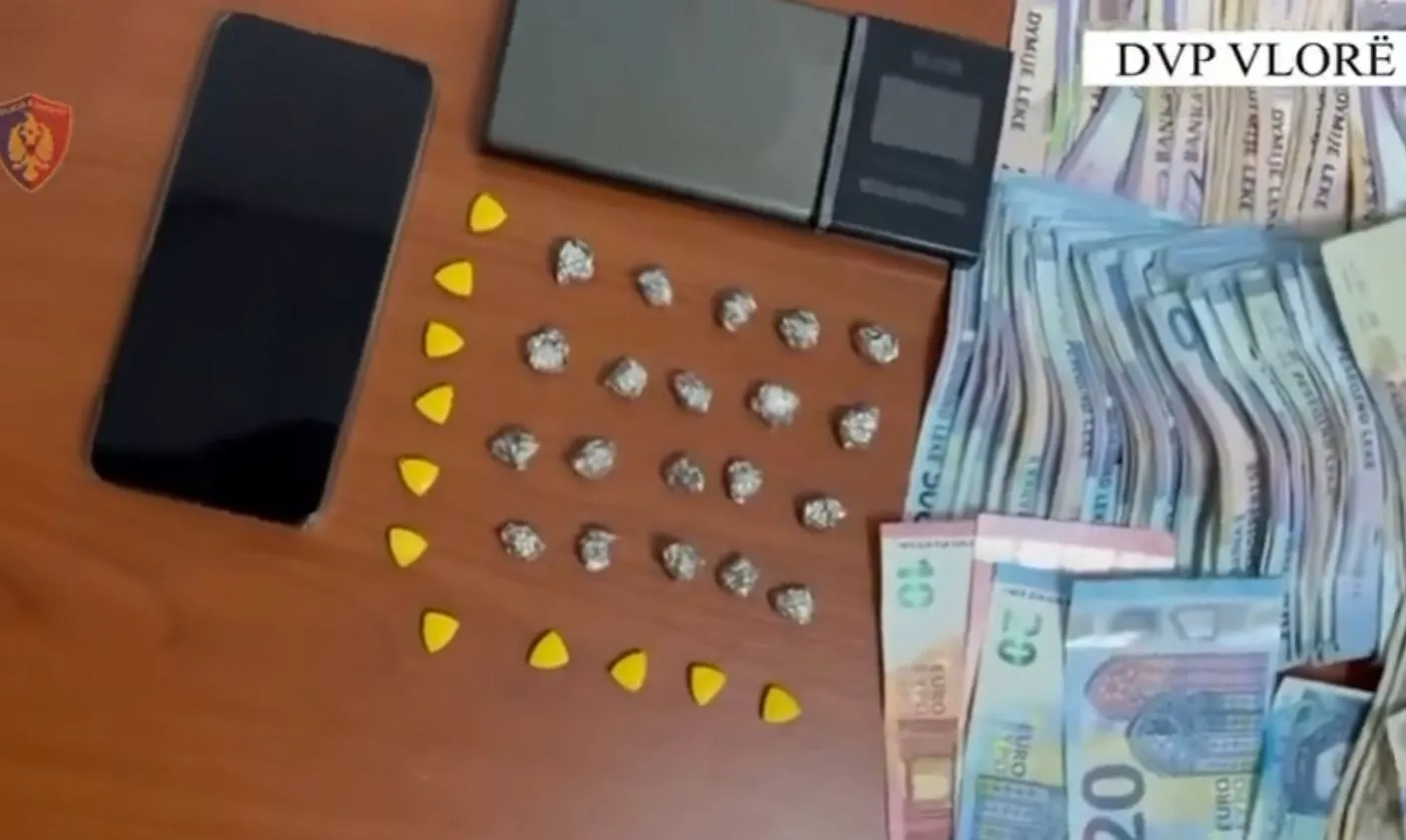 Dhërmi/ Shiste kokainë dhe tableta ekstazi në tabakino, arrestohet 33-vjeçari