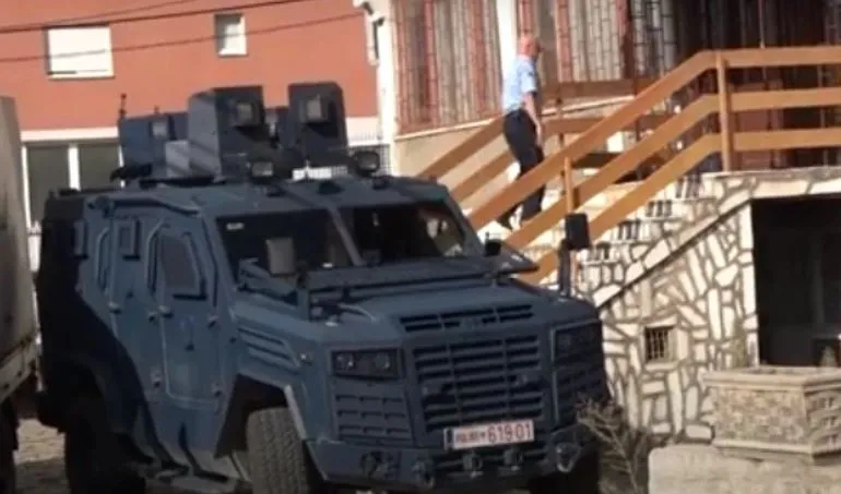 Policia e Kosovës bastis bankën serbe në veri; sekuestrohen miliona dinarë, franga zvicerane dhe dollarë amerikan
