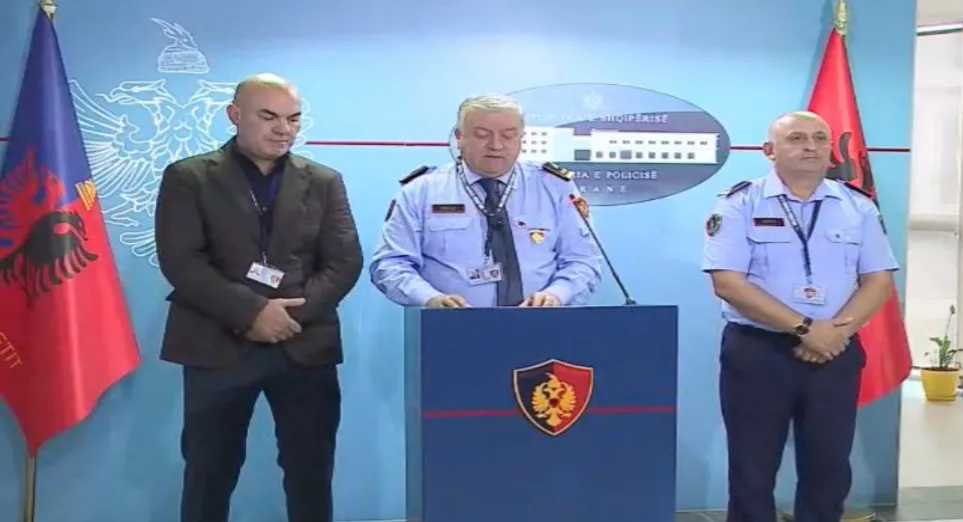 Shpërndanin drogë pranë shkollave dhe lokale nate, arrestohen 24 persona në Tiranë, katër ende në këkrim