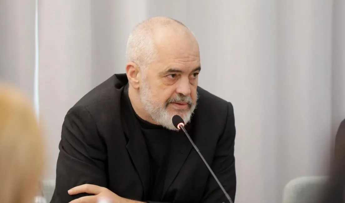 Rama mbledh kryebashkiakët dhe drejtuesit politikë të qarqeve!
