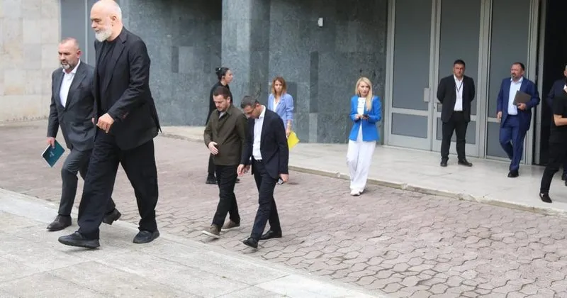 Rama i alarmuar në mbledhjen e  krerëve të bashkive, kthen sytë nga Diaspora për të gjetur vota!