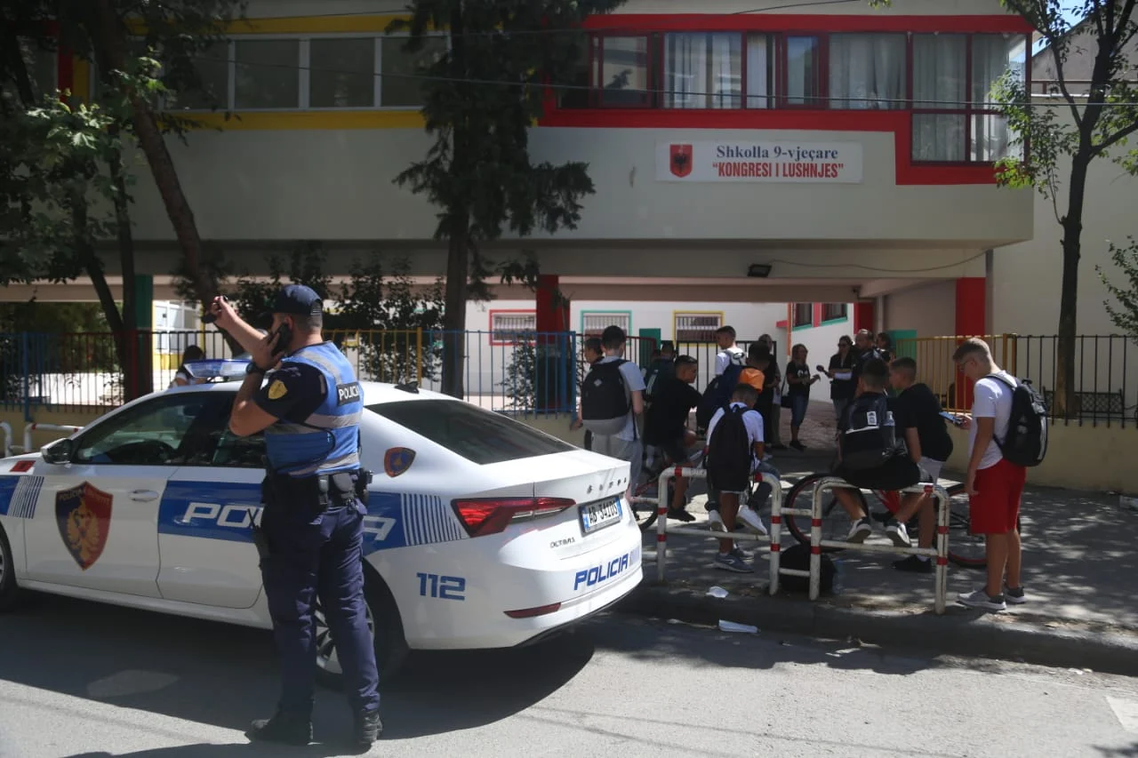 Tiranë, 15-vjeçari godet me thikë moshatarin në shkollë
