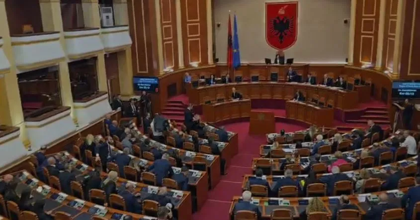 Kuvend / 1 minutë heshtje seancën plenare, Spiropali: Bogdanin do e kujtojmë si ekselentin