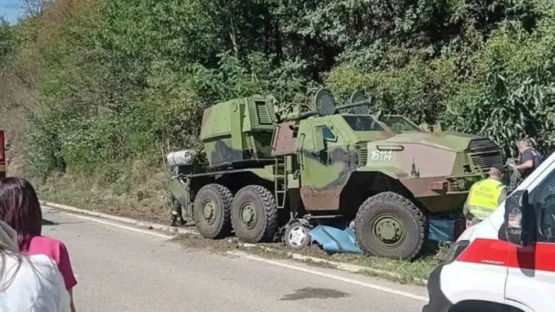 Autoblinda e ushtrisë serbe përplaset me një mjet, 5 të vdekur