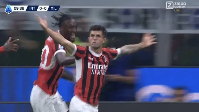 Milan triumfon në derbi