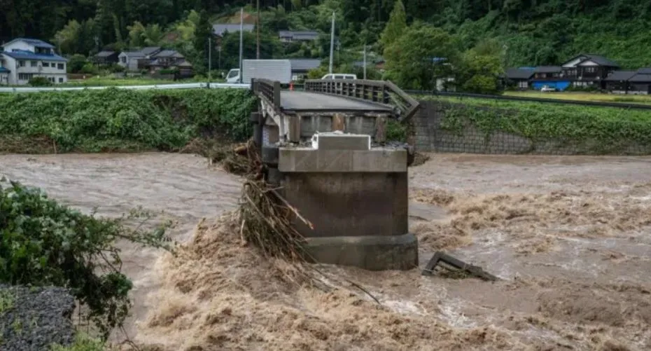 Japoni/Gjashtë viktima dhe dhjetëra mijëra të evakuuar si pasojë e përmbytjeve